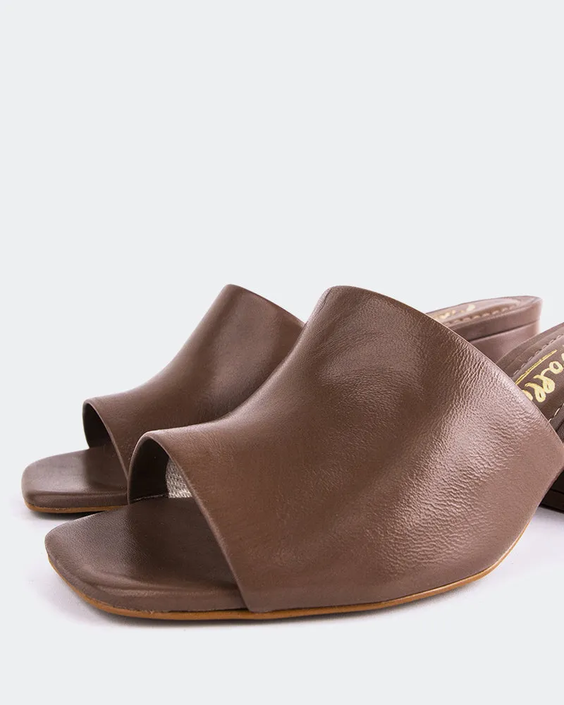 Clarabelle, Brown Leather/Cuir Brun