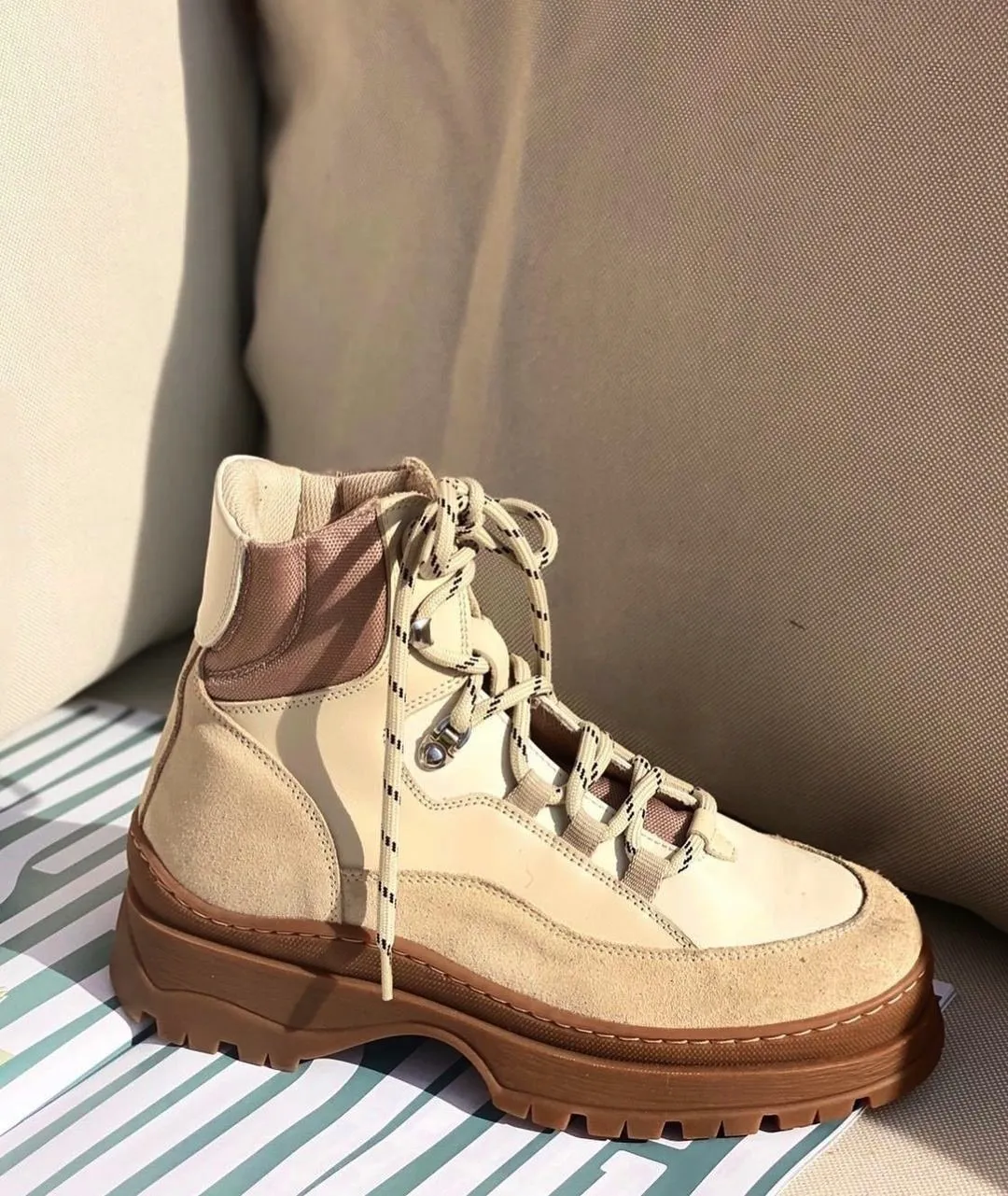 Downhill Boots Beige