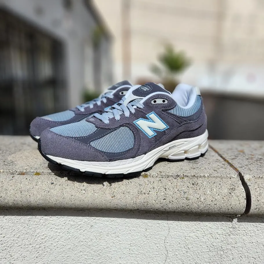 NEW BALANCE 2002R