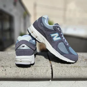 NEW BALANCE 2002R